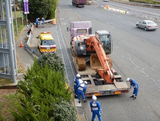 道路法違反取締状況写真