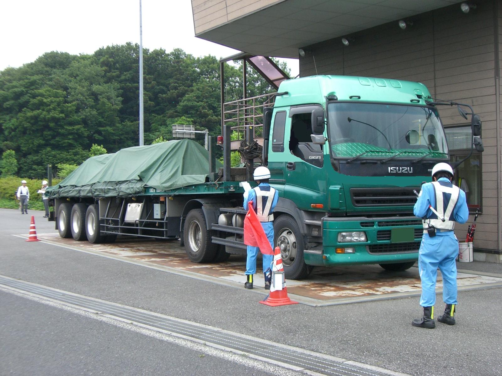 車両重量測定状況写真